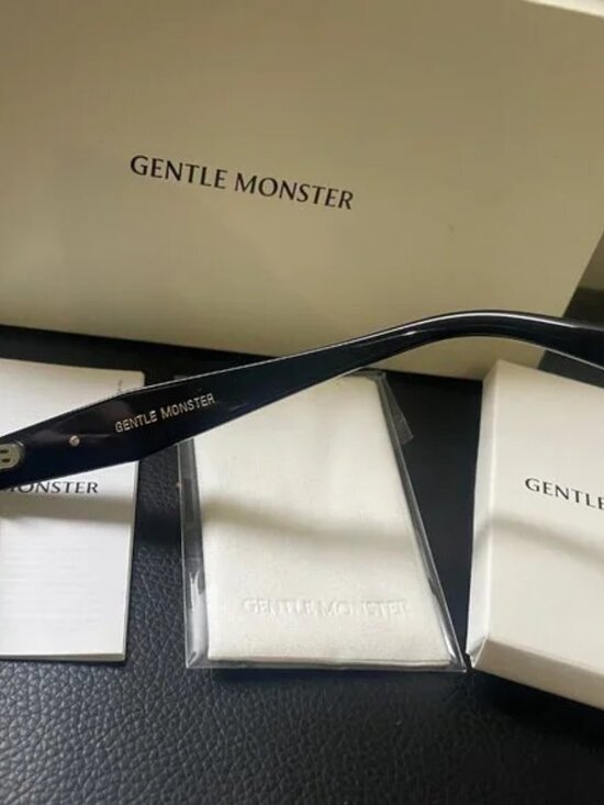 Gentle Monster Black Oval Sunglasses Gold Logo Chic It-Girl Style main image 10